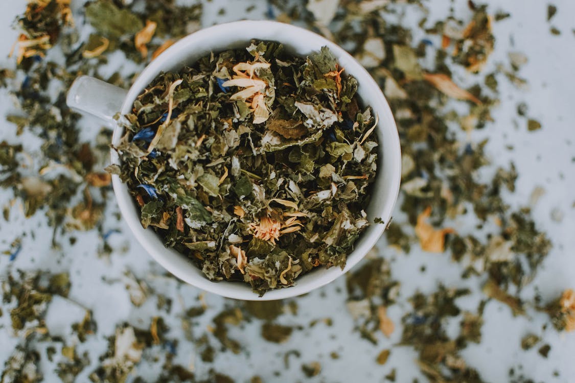 unpacking-the-benefits-of-using-a-dried-herb-grinder